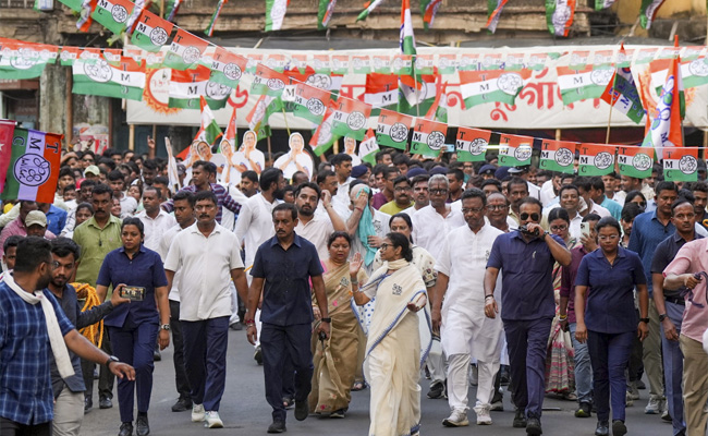 Mamata alleges BJP disrupted her Bhabanipur rally, Suvendu claims 'she's nervous'